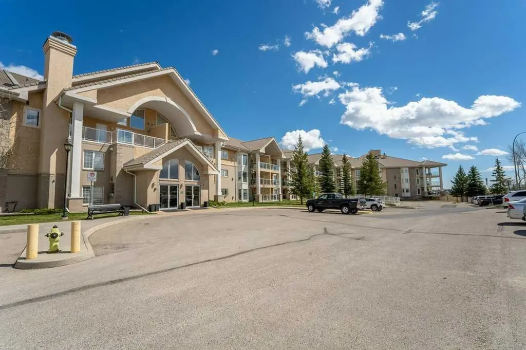 728 Country Hills Road NW Calgary AB T3K 5K8