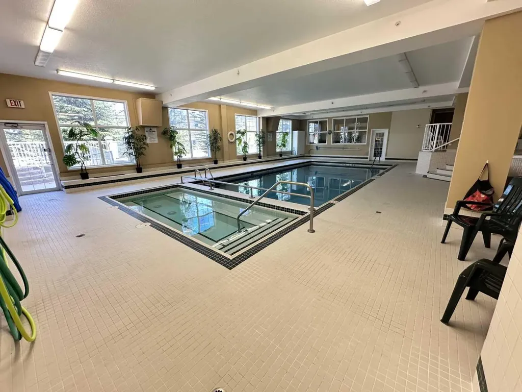 728 Country Hills Road NW Calgary AB T3K 5K8