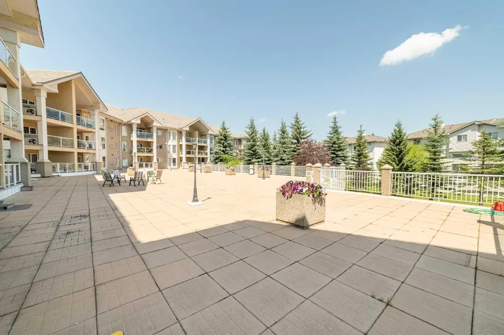 728 Country Hills Road NW Calgary AB T3K 5K8