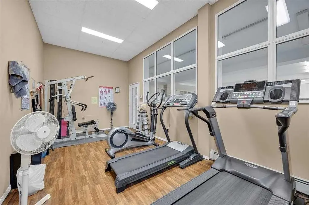 728 Country Hills Road NW Calgary AB T3K 5K8