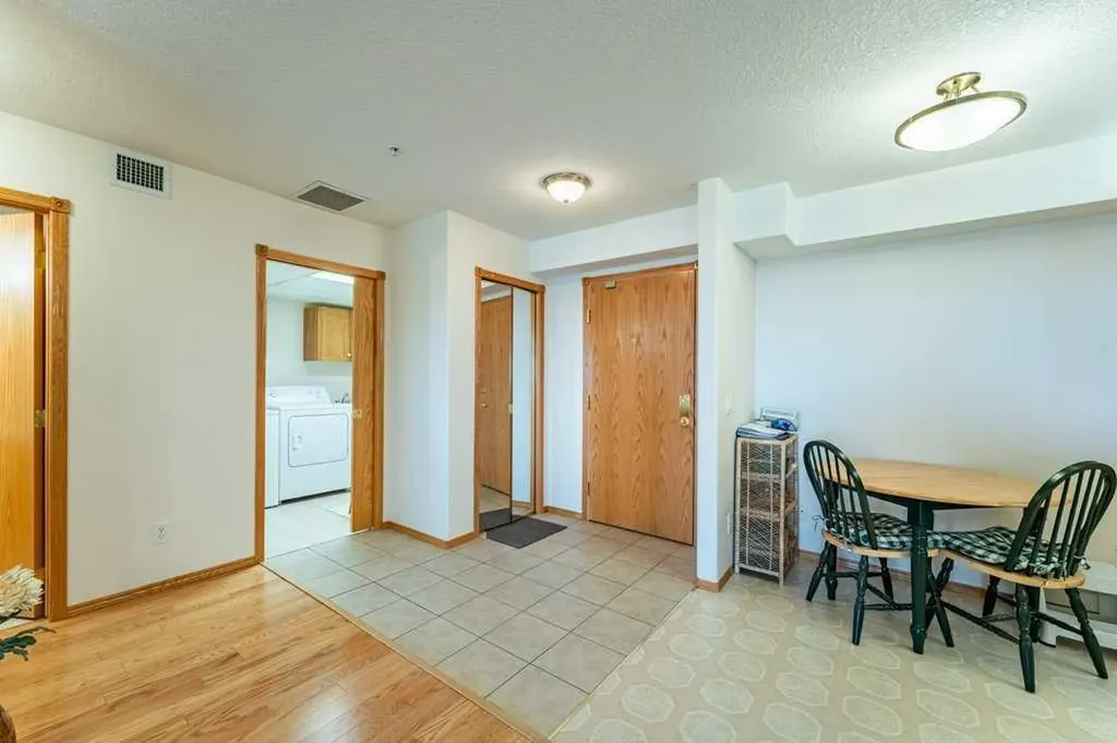 728 Country Hills Road NW Calgary AB T3K 5K8