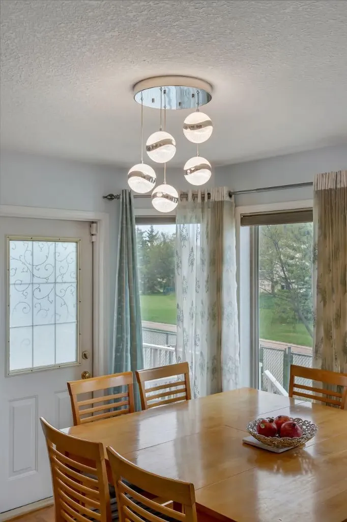 206 Coral Keys Place NE Calgary AB T3J 3W8
