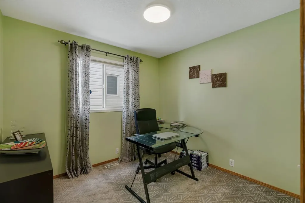 206 Coral Keys Place NE Calgary AB T3J 3W8