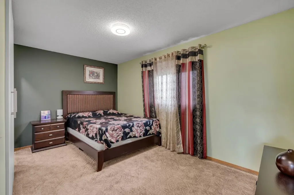 206 Coral Keys Place NE Calgary AB T3J 3W8