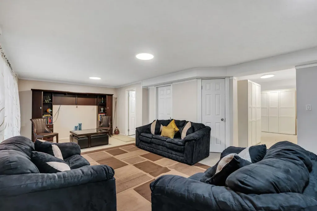 206 Coral Keys Place NE Calgary AB T3J 3W8