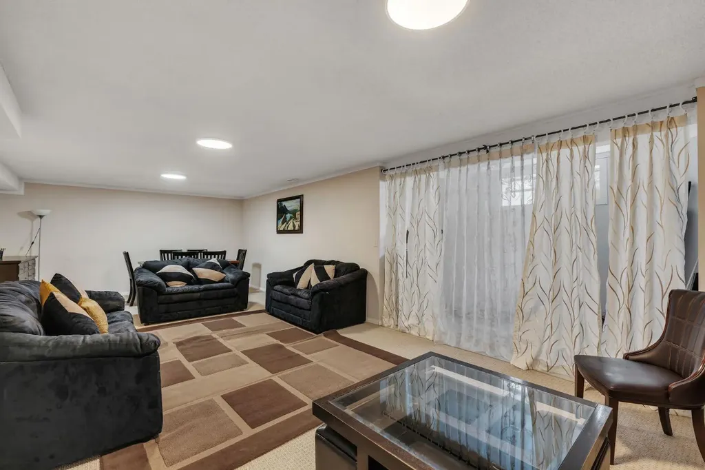 206 Coral Keys Place NE Calgary AB T3J 3W8