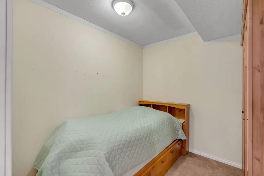 206 Coral Keys Place NE Calgary AB T3J 3W8