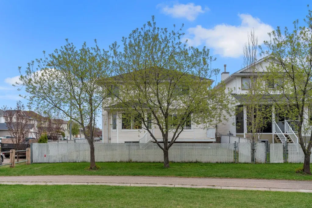 206 Coral Keys Place NE Calgary AB T3J 3W8