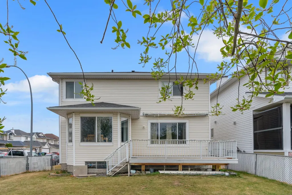 206 Coral Keys Place NE Calgary AB T3J 3W8