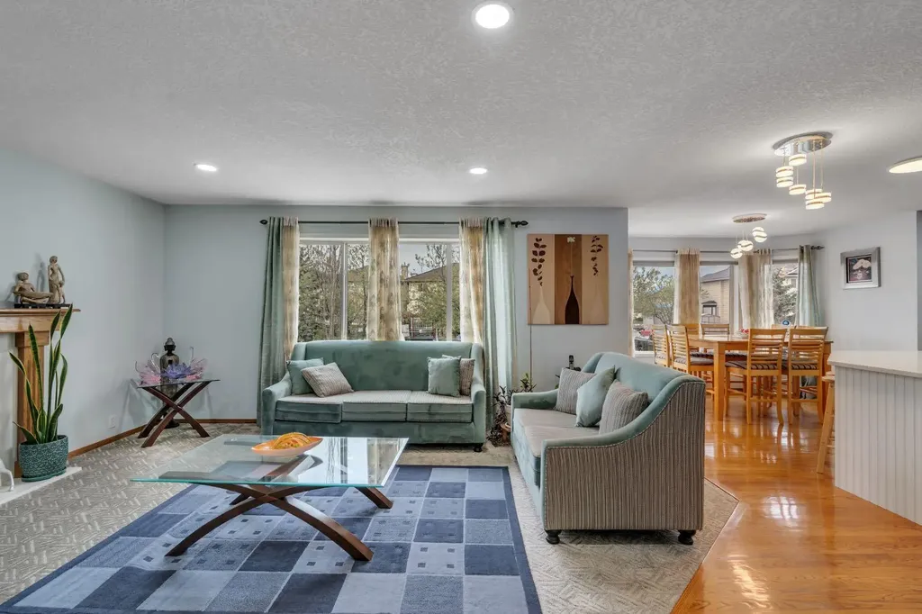 206 Coral Keys Place NE Calgary AB T3J 3W8