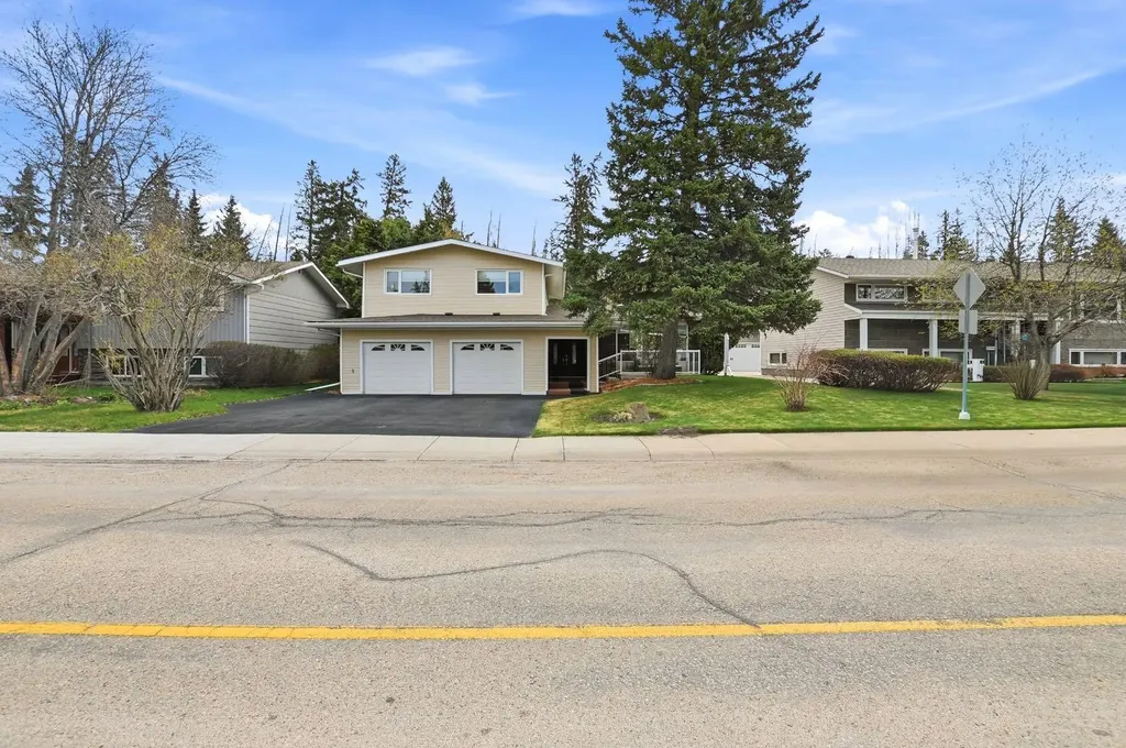 93 Page Avenue Red Deer AB T4P 1J7