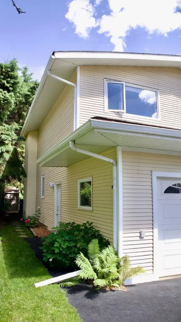 93 Page Avenue Red Deer AB T4P 1J7