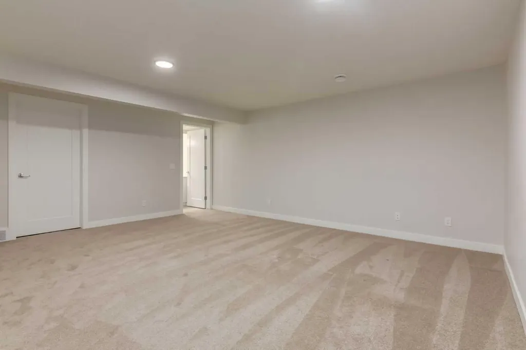 31 Tuscany Summit Square NW Calgary AB T3L 0G1