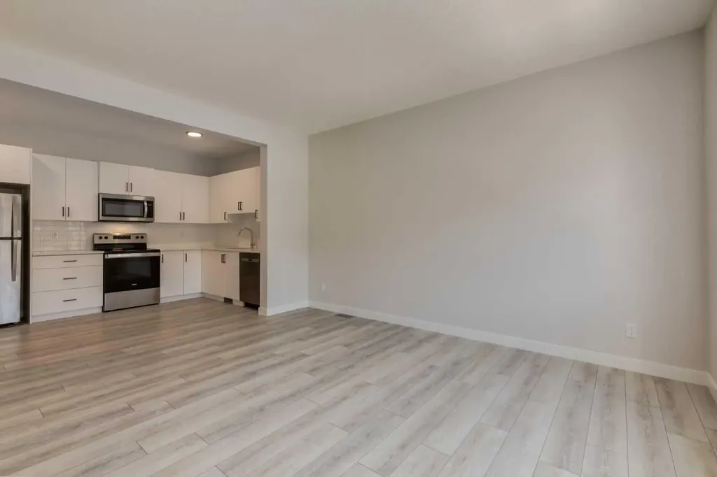 31 Tuscany Summit Square NW Calgary AB T3L 0G1