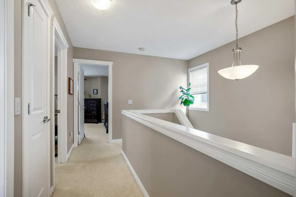 221 Drake Landing Lane Okotoks AB T1S 2M4