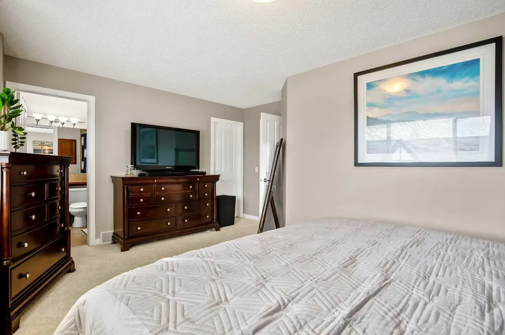 221 Drake Landing Lane Okotoks AB T1S 2M4
