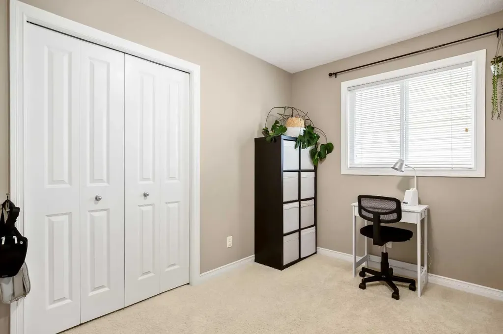 221 Drake Landing Lane Okotoks AB T1S 2M4