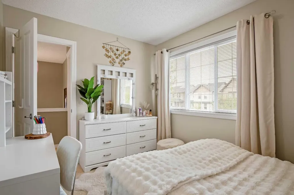 221 Drake Landing Lane Okotoks AB T1S 2M4