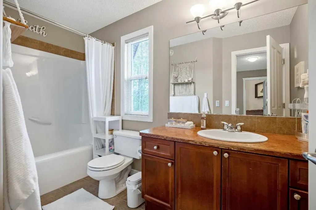 221 Drake Landing Lane Okotoks AB T1S 2M4