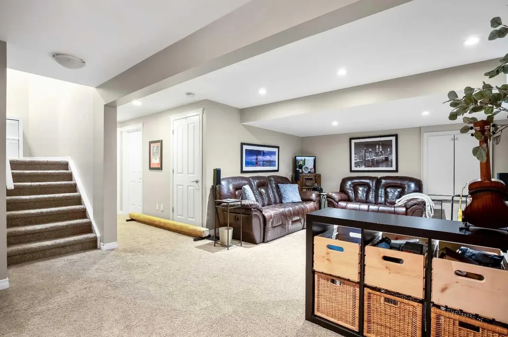 221 Drake Landing Lane Okotoks AB T1S 2M4