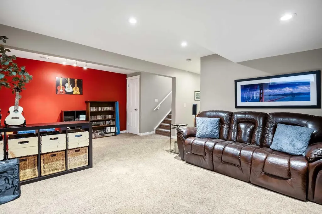221 Drake Landing Lane Okotoks AB T1S 2M4