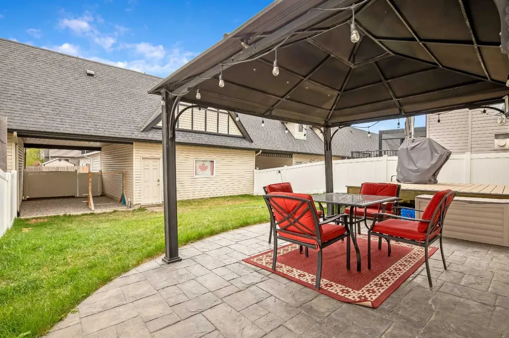 221 Drake Landing Lane Okotoks AB T1S 2M4