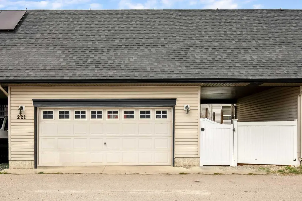 221 Drake Landing Lane Okotoks AB T1S 2M4