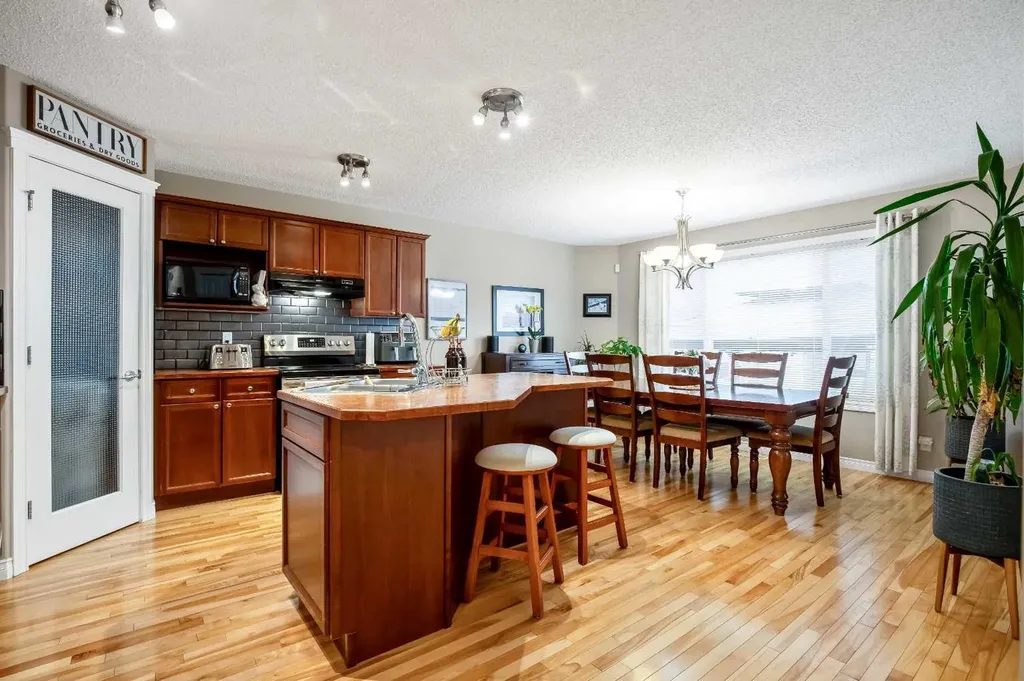 221 Drake Landing Lane Okotoks AB T1S 2M4