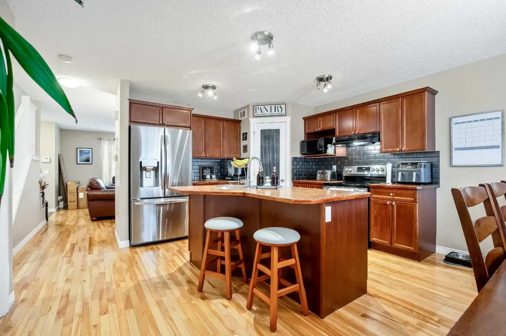 221 Drake Landing Lane Okotoks AB T1S 2M4