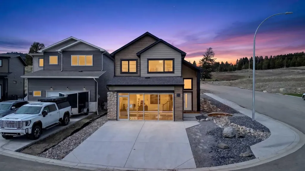 8619 25 Avenue Coleman AB T0K 0M0