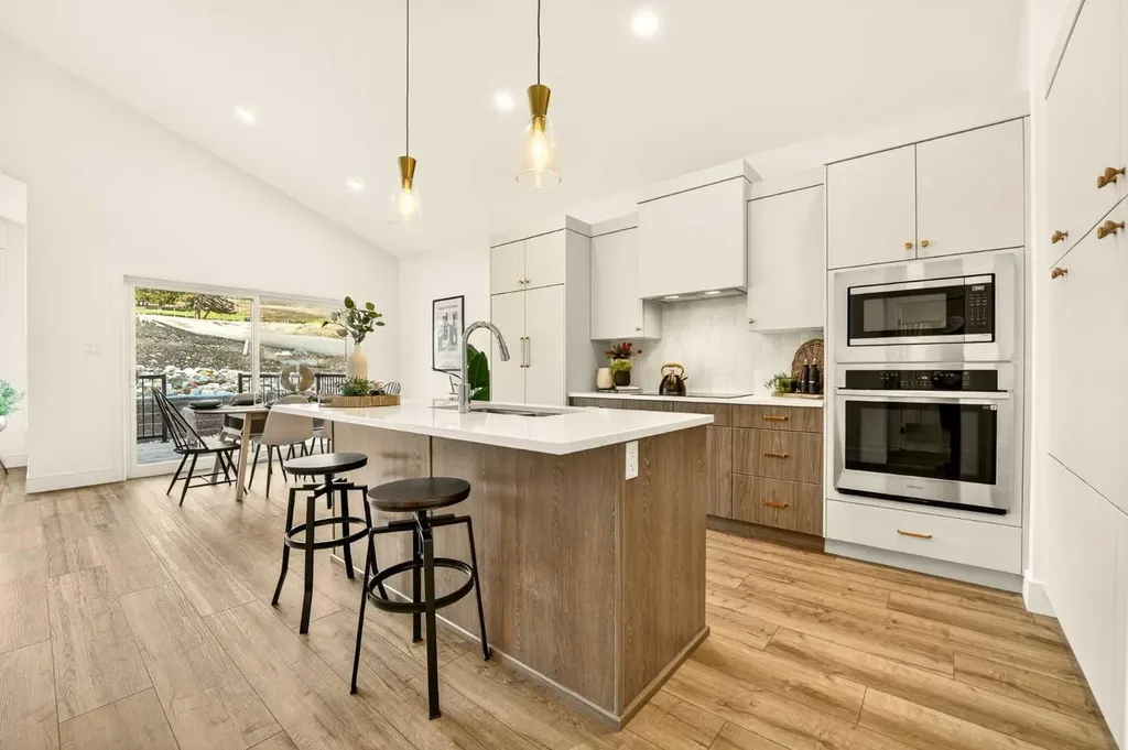 8619 25 Avenue Coleman AB T0K 0M0