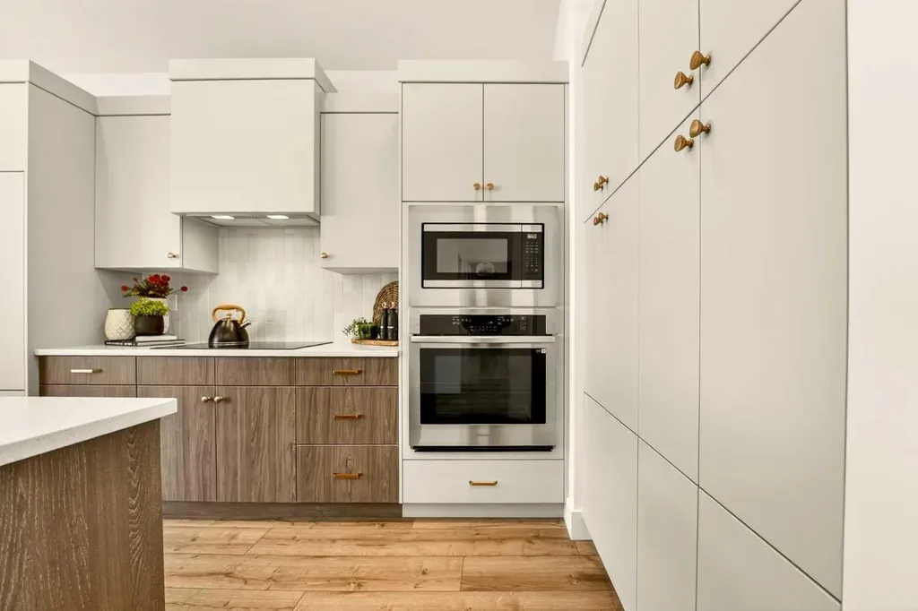 8619 25 Avenue Coleman AB T0K 0M0