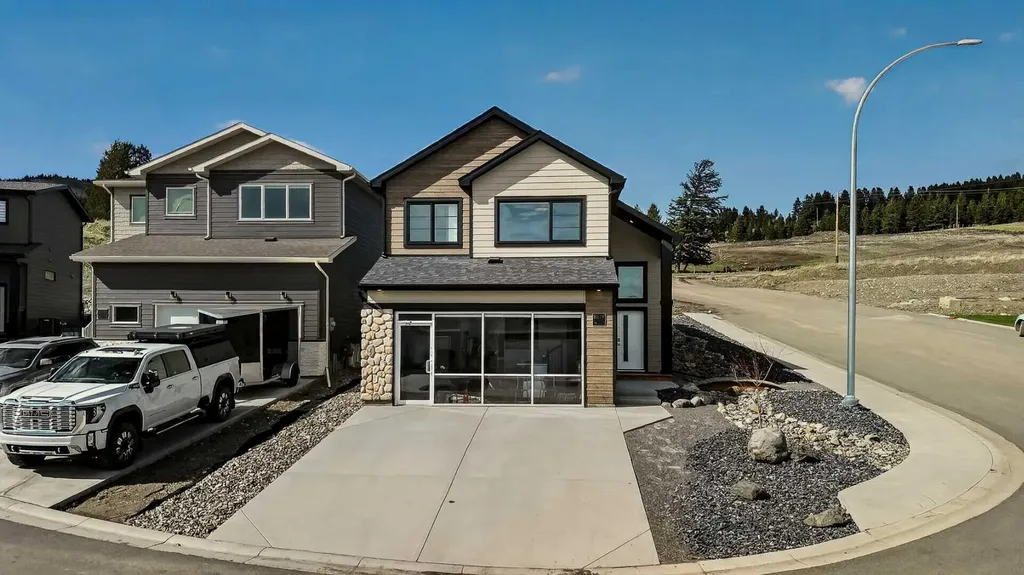 8619 25 Avenue Coleman AB T0K 0M0