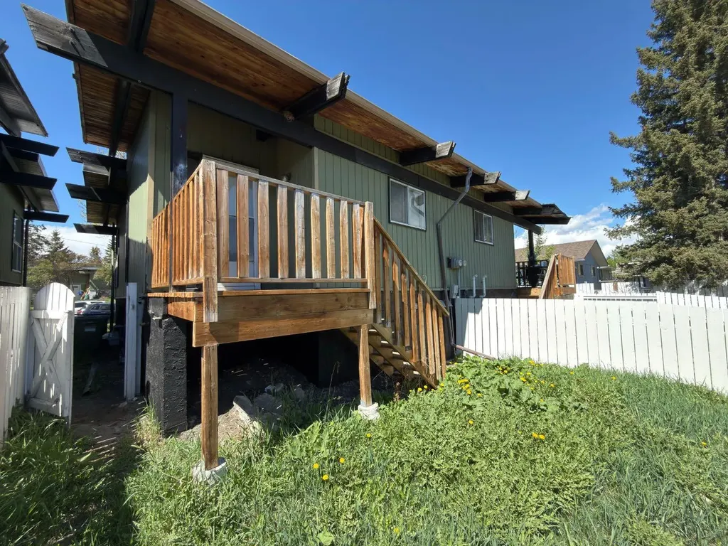 11010 5 Street SW Calgary AB T2W 1Y6