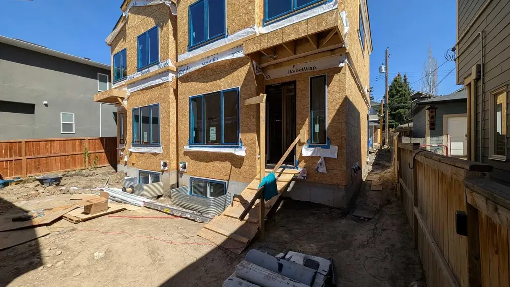4832 20 Avenue NW Calgary AB T3v0b3