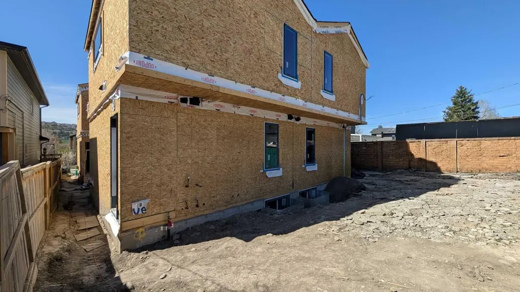 4832 20 Avenue NW Calgary AB T3v0b3