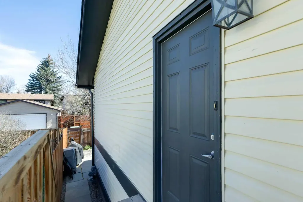 68 Templegreen Bay NE Calgary AB T1Y 4Z3