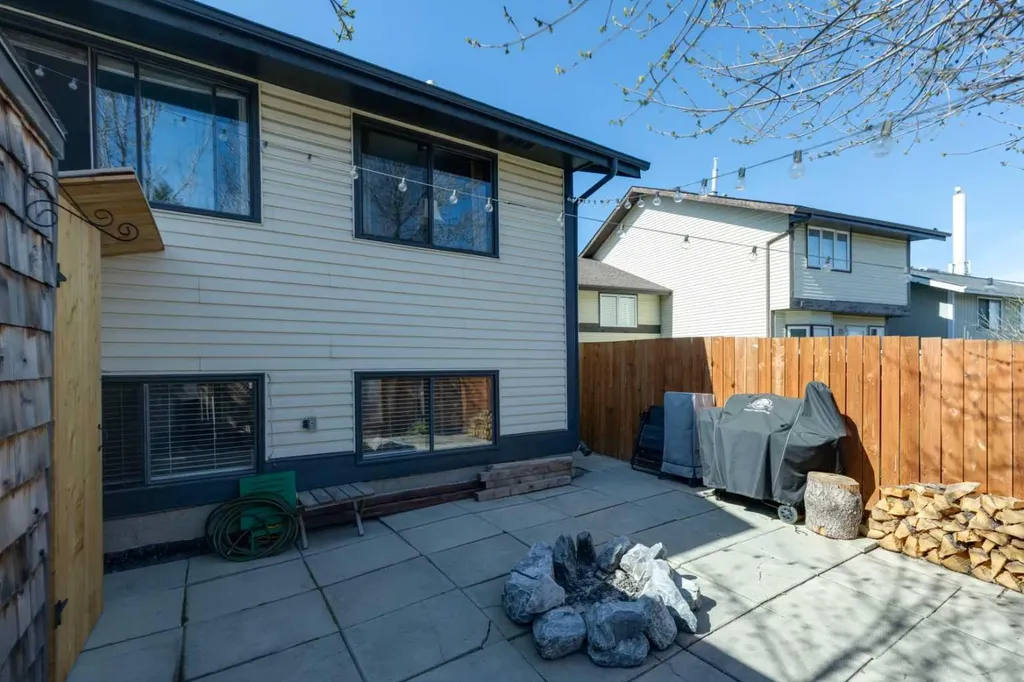 68 Templegreen Bay NE Calgary AB T1Y 4Z3