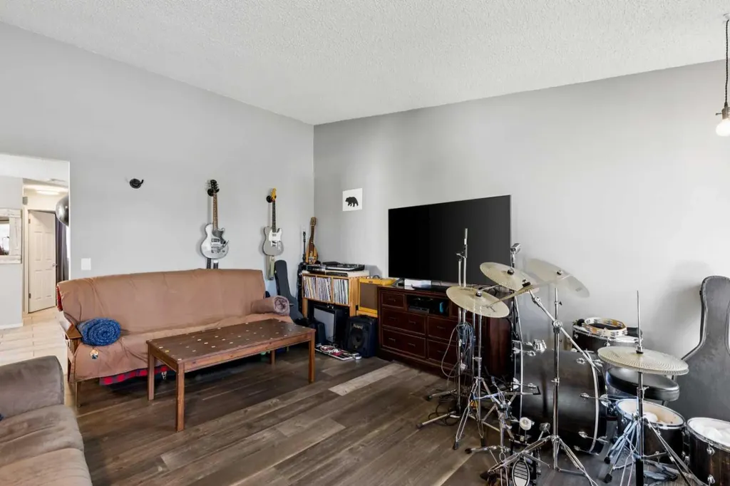 68 Templegreen Bay NE Calgary AB T1Y 4Z3