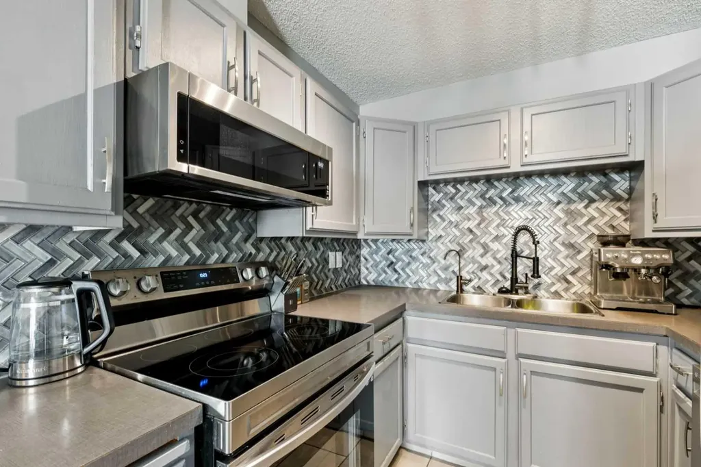 68 Templegreen Bay NE Calgary AB T1Y 4Z3