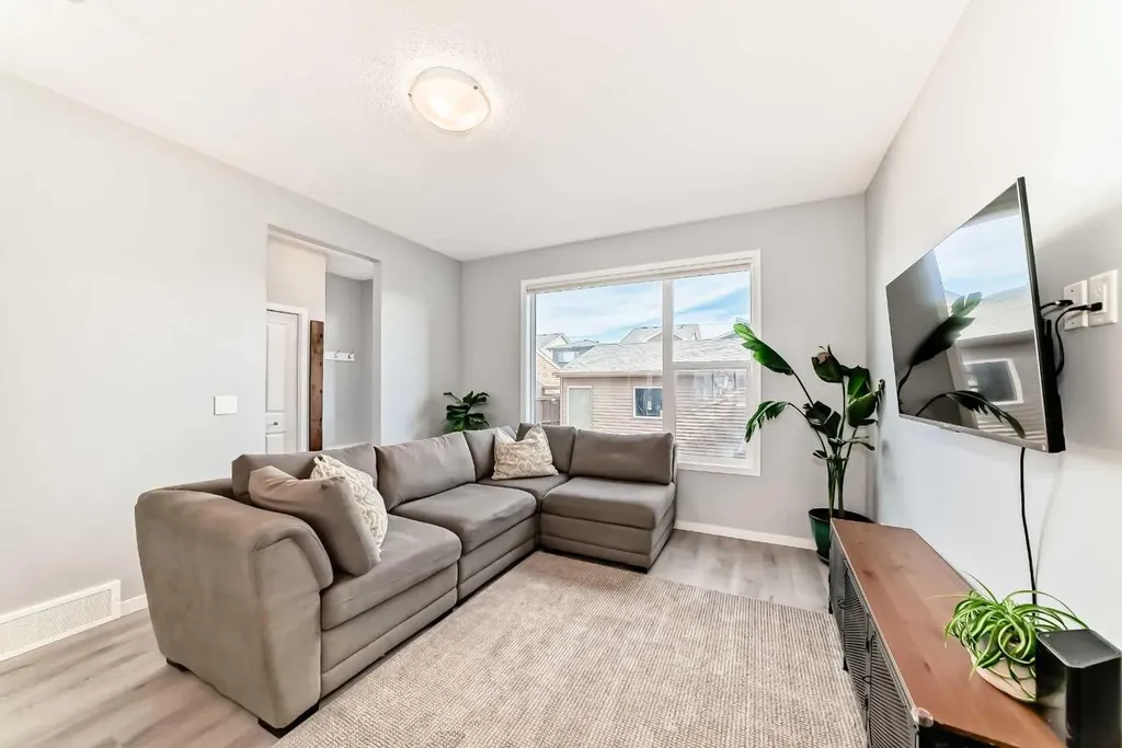 196 Dawson Drive Chestermere AB T1X 2A2