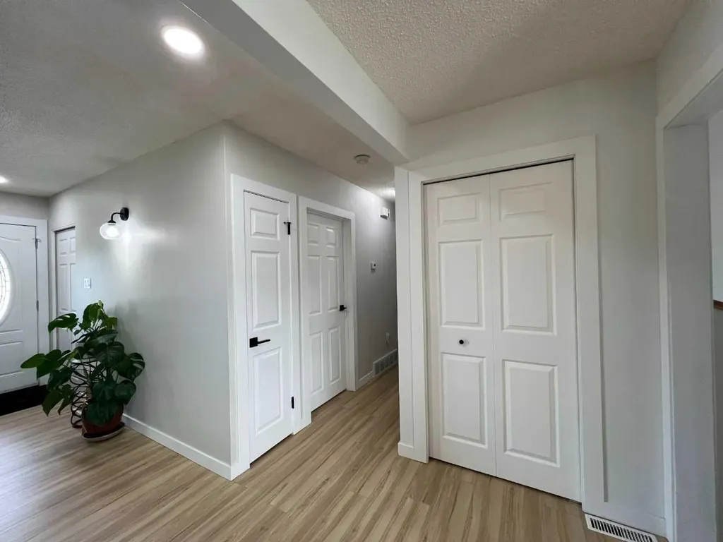 2231 20 Avenue SE Medicine Hat AB T1A3Y8
