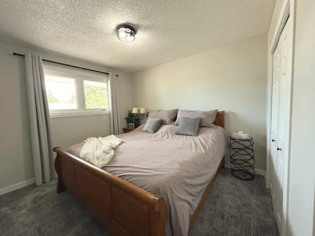 2231 20 Avenue SE Medicine Hat AB T1A3Y8