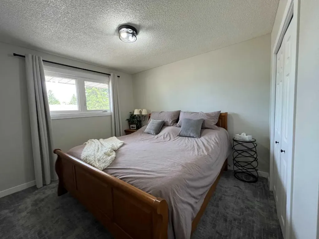 2231 20 Avenue SE Medicine Hat AB T1A3Y8