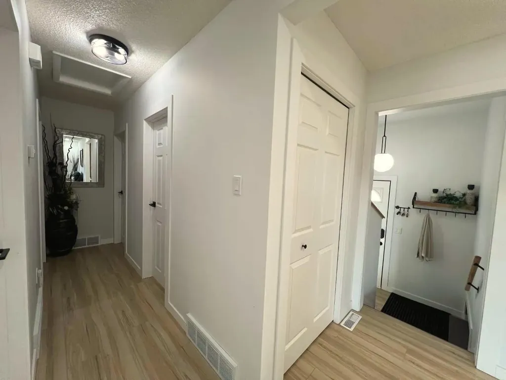 2231 20 Avenue SE Medicine Hat AB T1A3Y8