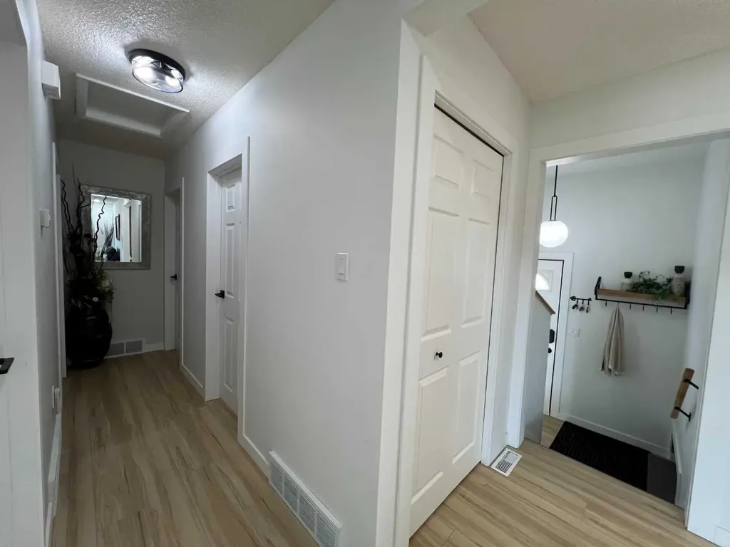 2231 20 Avenue SE Medicine Hat AB T1A3Y8