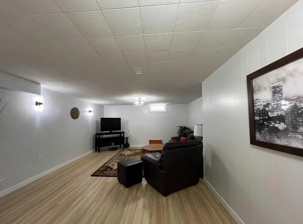 2231 20 Avenue SE Medicine Hat AB T1A3Y8