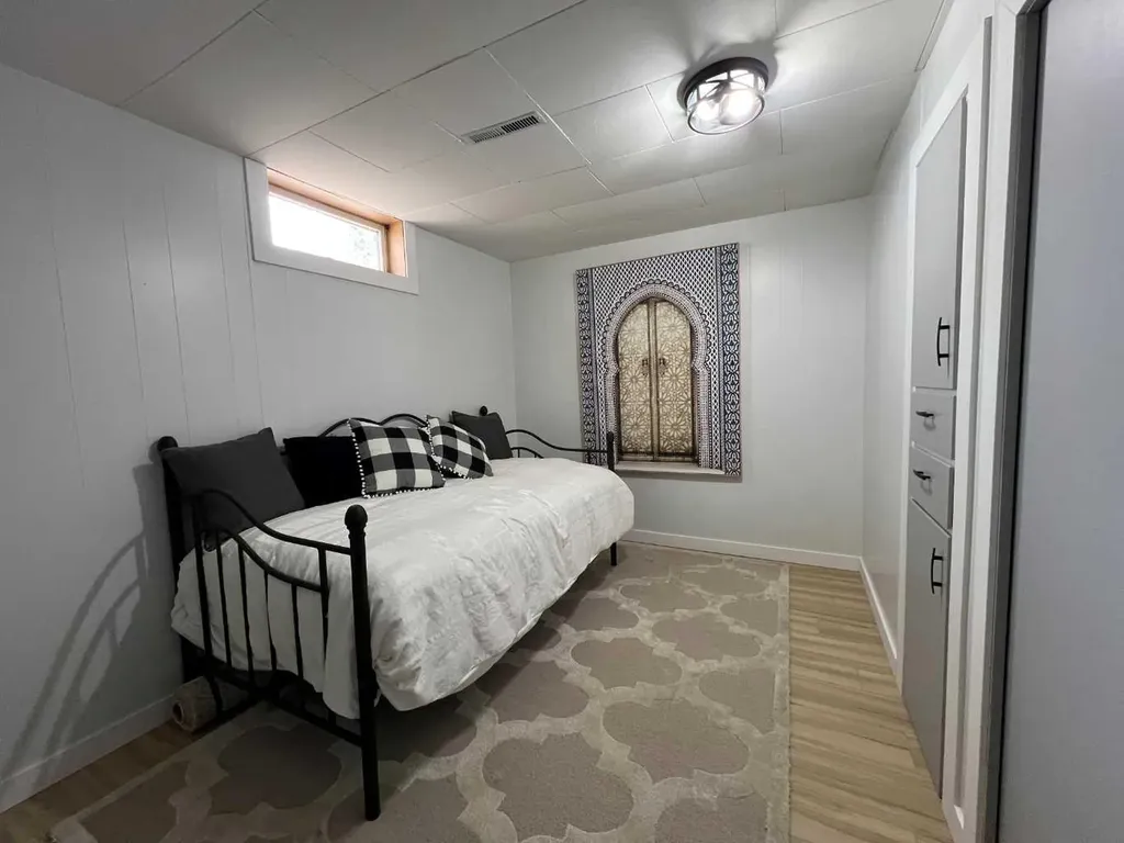 2231 20 Avenue SE Medicine Hat AB T1A3Y8