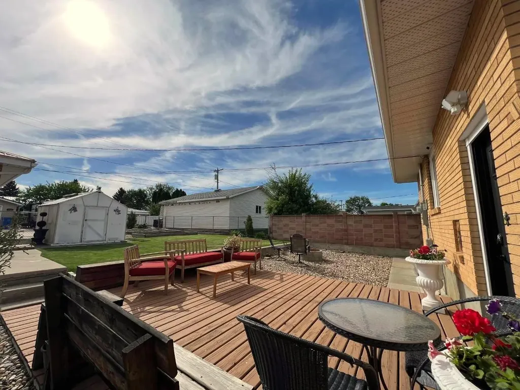 2231 20 Avenue SE Medicine Hat AB T1A3Y8