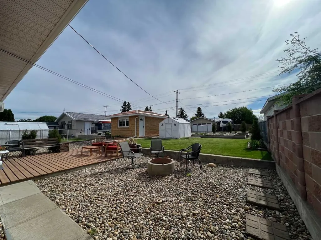 2231 20 Avenue SE Medicine Hat AB T1A3Y8